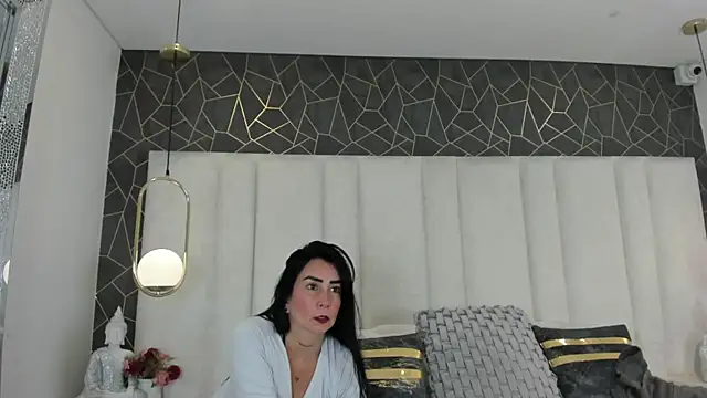 AnnieLove  online show from December 18, 2025, 12:00 pm