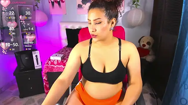 ROZZE MILA online show from March 13, 2026, 1:18 pm