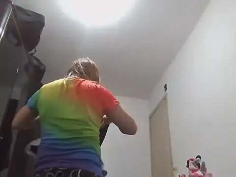 Eimy2025 online show from November 3, 2025, 5:03 pm