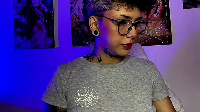 Abby Evanns1 online show from November 30, 2025, 6:23 pm