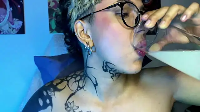 Abby Evanns1 online show from December 3, 2025, 1:24 am