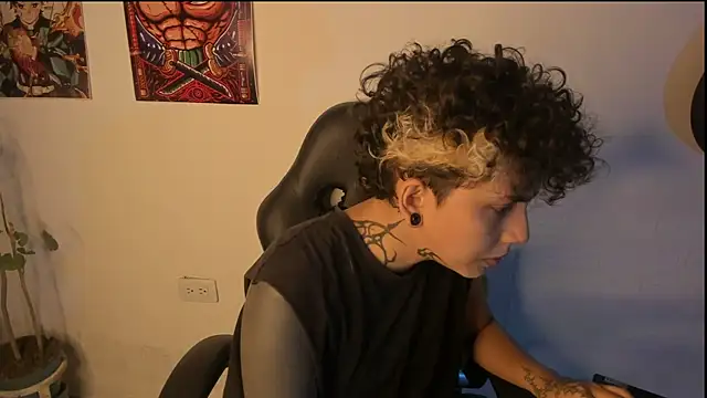 Abby Evanns1 online show from January 9, 2026, 10:33 pm