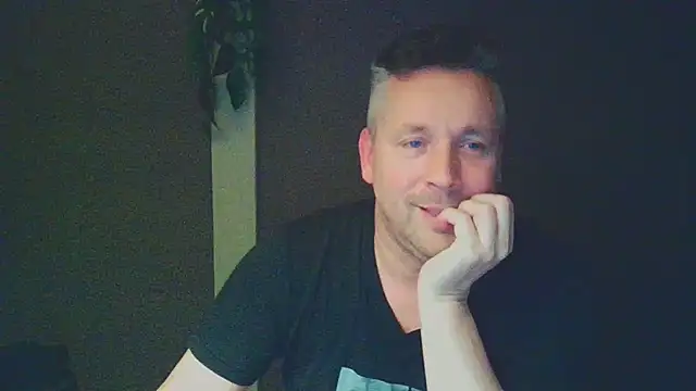 Snapshot of Woody_Longbong chatting on November 12, 2025, 5:35 pm Woody Longbong online show from November 12, 2025, 5:35 pm