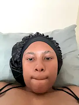 Snapshot of MelaninLeanne chatting on November 24, 2025, 4:07 pm MelaninLeanne online show from November 24, 2025, 4:07 pm