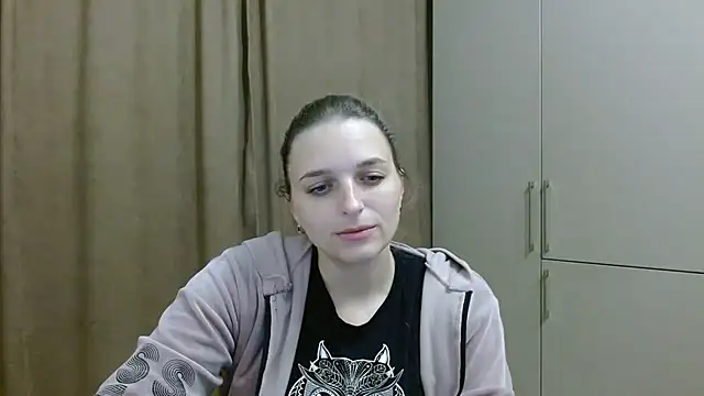 Snapshot of ElisSky301 chatting on October 22, 2025, 9:47 pm ElisSky301 online show from October 22, 2025, 9:47 pm