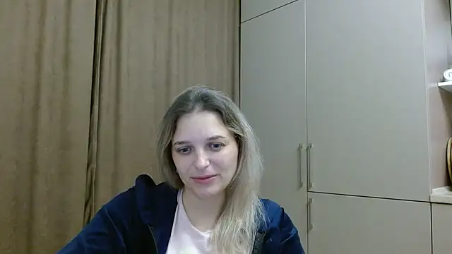 ElisSky301 online show from November 18, 2025, 9:08 pm