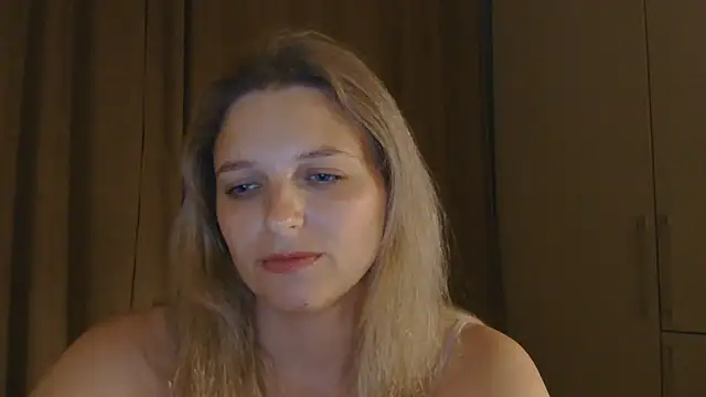 Snapshot of ElisSky301 chatting on June 19, 2026, 8:45 pm ElisSky301 online show from June 19, 2026, 8:45 pm