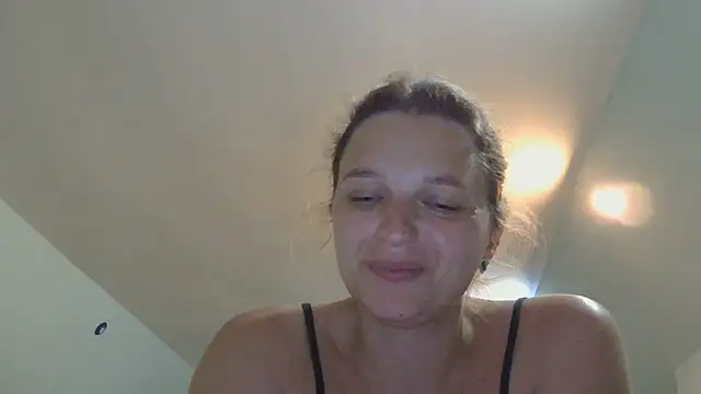 Snapshot of ElisSky301 chatting on June 21, 2026, 8:44 pm ElisSky301 online show from June 21, 2026, 8:44 pm