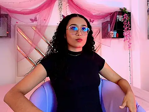 ZOEH ROSS online show from October 21, 2025, 11:05 pm