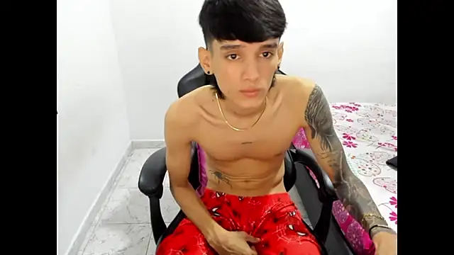 Stiwar cute online show from October 21, 2025, 10:54 pm