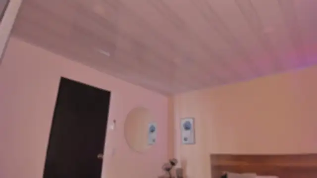 YariRose online show from December 17, 2025, 2:12 pm