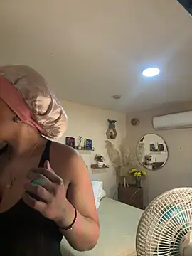 Snapshot of YariRose chatting on July 11, 2026, 3:04 pm YariRose online show from July 11, 2026, 3:04 pm