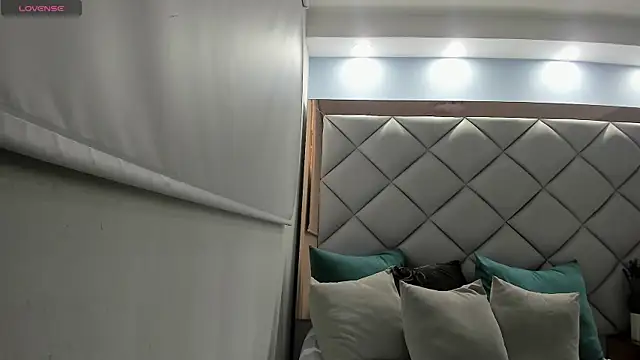 Snapshot of mirandaduboiss chatting on November 20, 2025, 5:12 pm mirandaduboiss online show from November 20, 2025, 5:12 pm