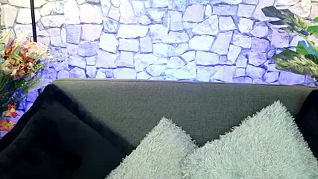 mia roux1 online show from November 30, 2025, 4:55 pm