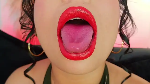 mia roux1 online show from April 3, 2026, 9:24 pm