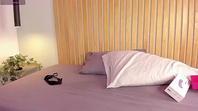 Miss ambrer  online show from April 15, 2026, 3:02 am