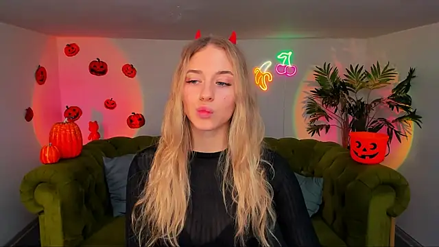 sassy cutie online show from October 29, 2025, 6:37 am