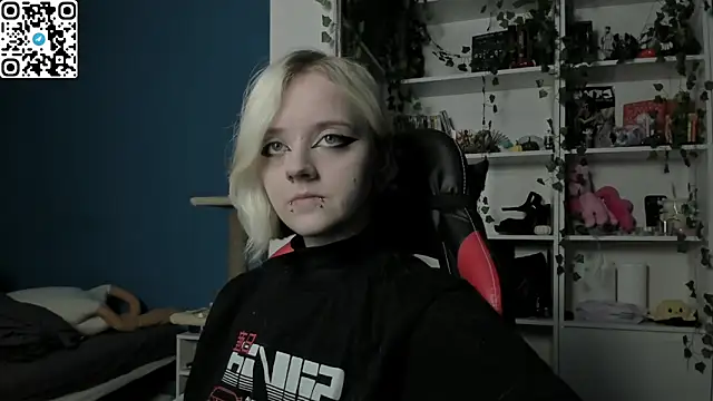 Holy Mistress S online show from November 26, 2025, 9:32 am