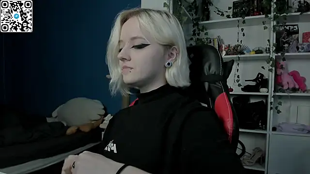 Holy Mistress S online show from November 30, 2025, 9:35 am