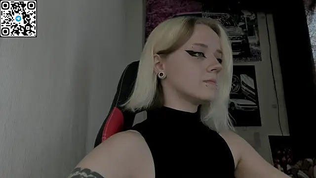 Snapshot of Holy_Mistress_S chatting on July 10, 2026, 8:18 am Holy Mistress S online show from July 10, 2026, 8:18 am