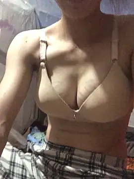 kity-cute online show from November 7, 2025, 1:44 pm