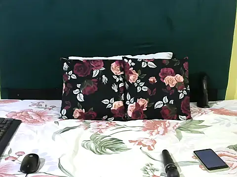 CherryZee online show from November 8, 2025, 6:35 am