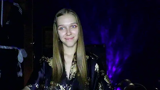 Snapshot of mari_martin chatting on November 3, 2025, 6:42 pm mari martin online show from November 3, 2025, 6:42 pm