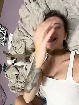 Kira-meow online show from November 18, 2025, 9:52 pm