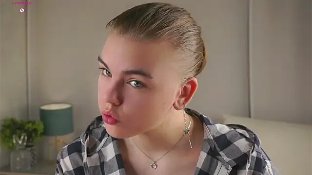 MelodyBaur online show from April 8, 2026, 1:33 pm