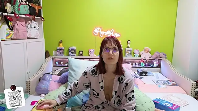  HeraLuna  online show from April 3, 2026, 8:18 pm