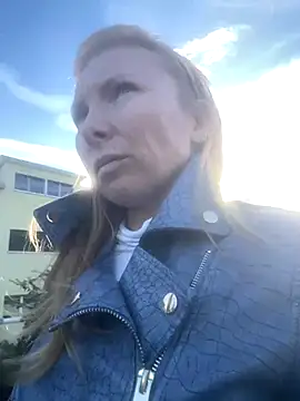 Snapshot of JeniJansi chatting on October 21, 2025, 2:40 pm JeniJansi online show from October 21, 2025, 2:40 pm