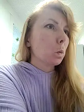 Snapshot of JeniJansi chatting on October 27, 2025, 7:40 pm JeniJansi online show from October 27, 2025, 7:40 pm