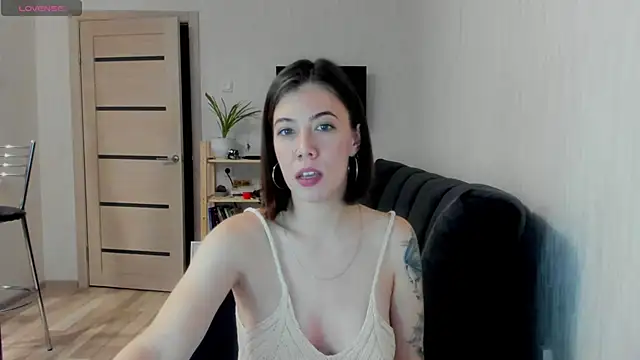 twinkle rosie online show from November 1, 2025, 5:04 pm