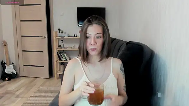 twinkle rosie online show from November 21, 2025, 3:16 am