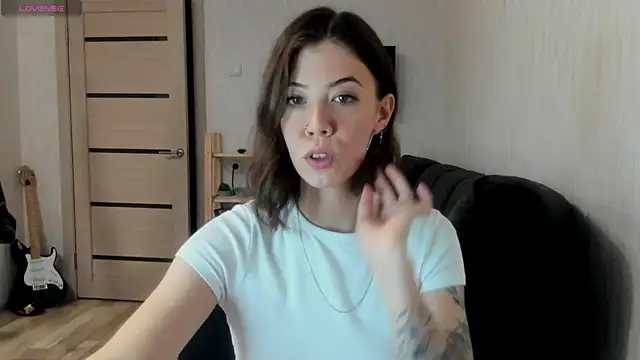 twinkle rosie online show from November 23, 2025, 9:09 am