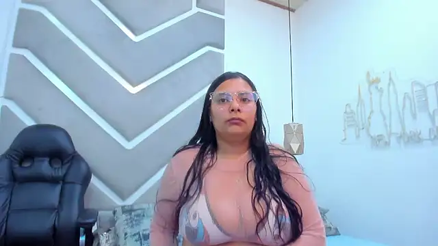 Snapshot of Julieta_Owen chatting on October 28, 2025, 2:31 pm Julieta Owen online show from October 28, 2025, 2:31 pm