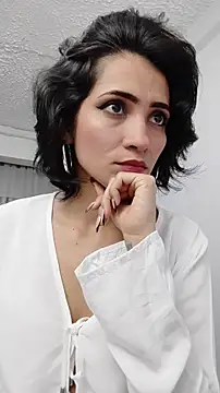 chloehanna online show from November 13, 2025, 7:24 pm