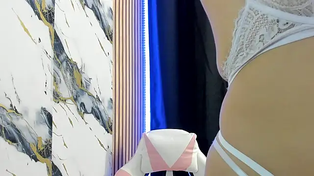 Scarlet DLuce online show from November 28, 2025, 9:12 am