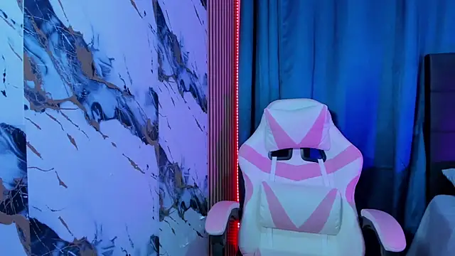 Scarlet DLuce online show from March 15, 2026, 9:04 am