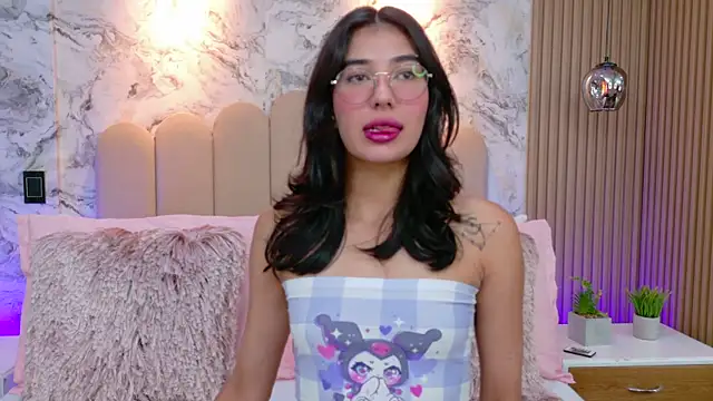 AdelineJhones online show from March 25, 2026, 3:18 pm