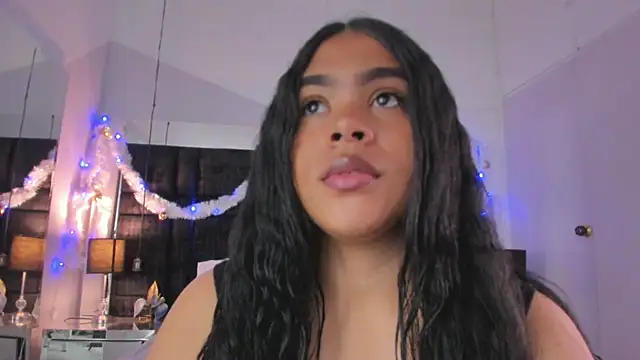 EmmadaSilva online show from November 27, 2025, 7:05 pm