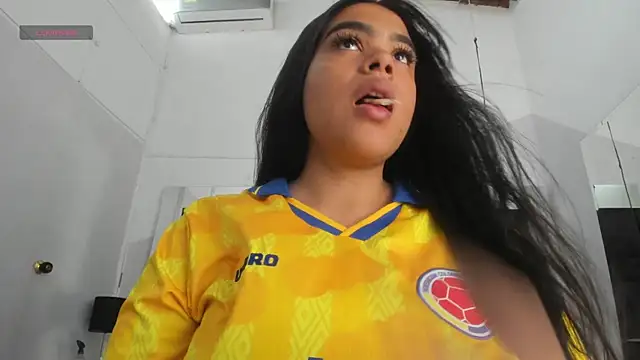 Snapshot of EmmadaSilva chatting on July 3, 2026, 6:58 pm EmmadaSilva online show from July 3, 2026, 6:58 pm