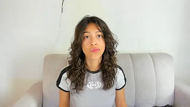 emily jonessxx online show from January 11, 2026, 4:45 pm