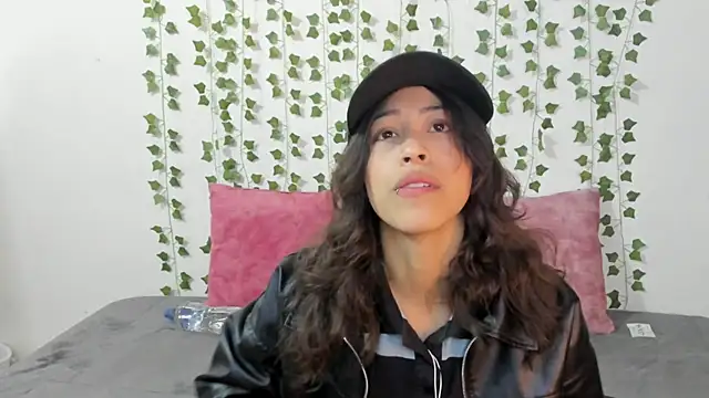 emily jonessxx online show from January 15, 2026, 4:44 pm