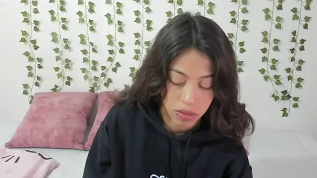 emily jonessxx online show from February 3, 2026, 4:12 pm