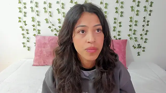 emily jonessxx online show from February 12, 2026, 6:14 pm