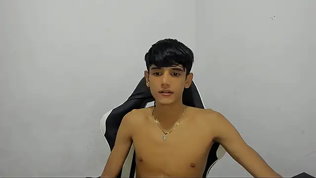 Cris curry02 online show from January 11, 2026, 4:12 pm