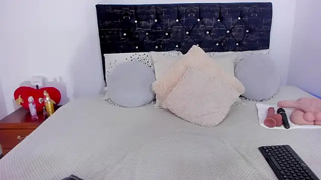 RubyLuxeX online show from June 15, 2026, 5:48 pm