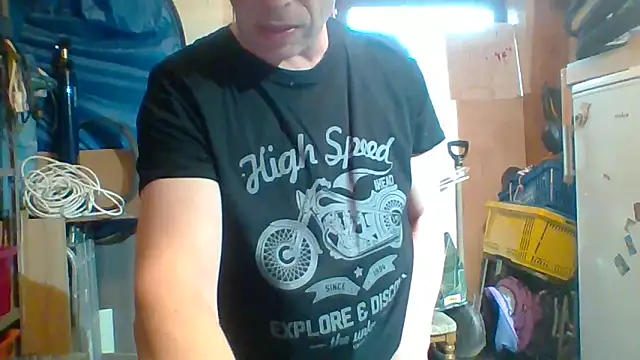 Snapshot of tommy3300 chatting on April 12, 2026, 5:45 am tommy3300 online show from April 12, 2026, 5:45 am