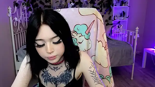 Snapshot of Emma_Kirks chatting on November 1, 2025, 11:01 am Emma Kirks online show from November 1, 2025, 11:01 am